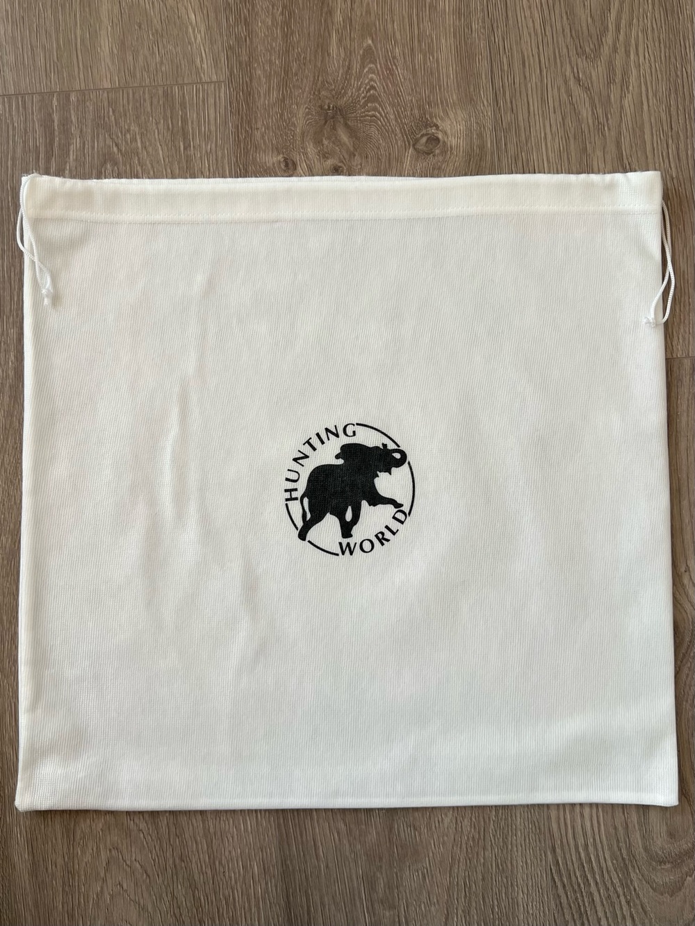 Hunting World dust bag (C1002)